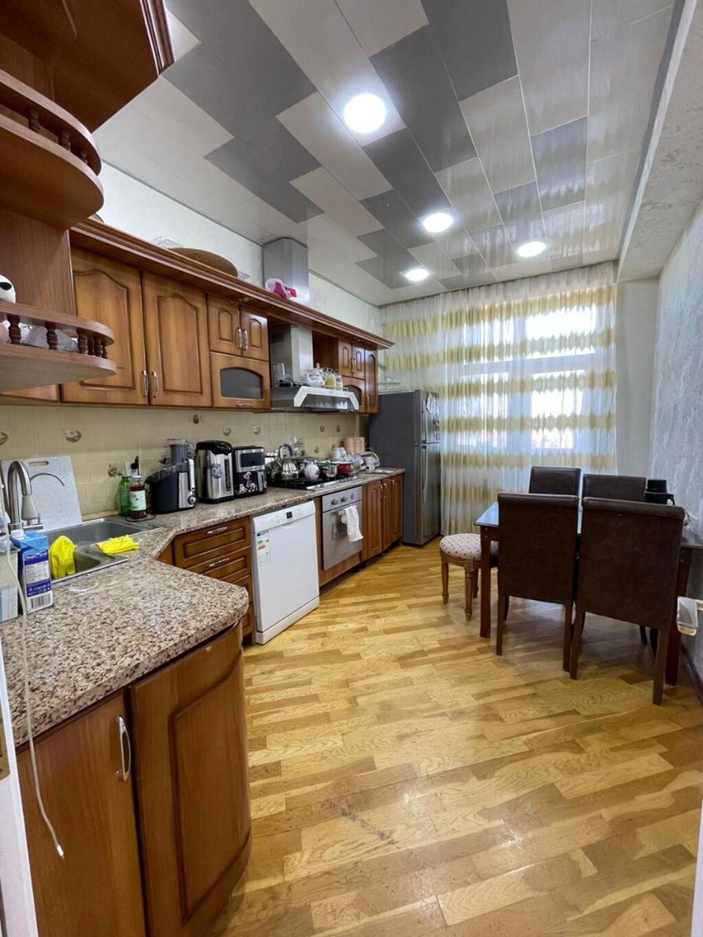 3 otaqlı, Yeni tikili, m. Neftçilər, 88 kv. m