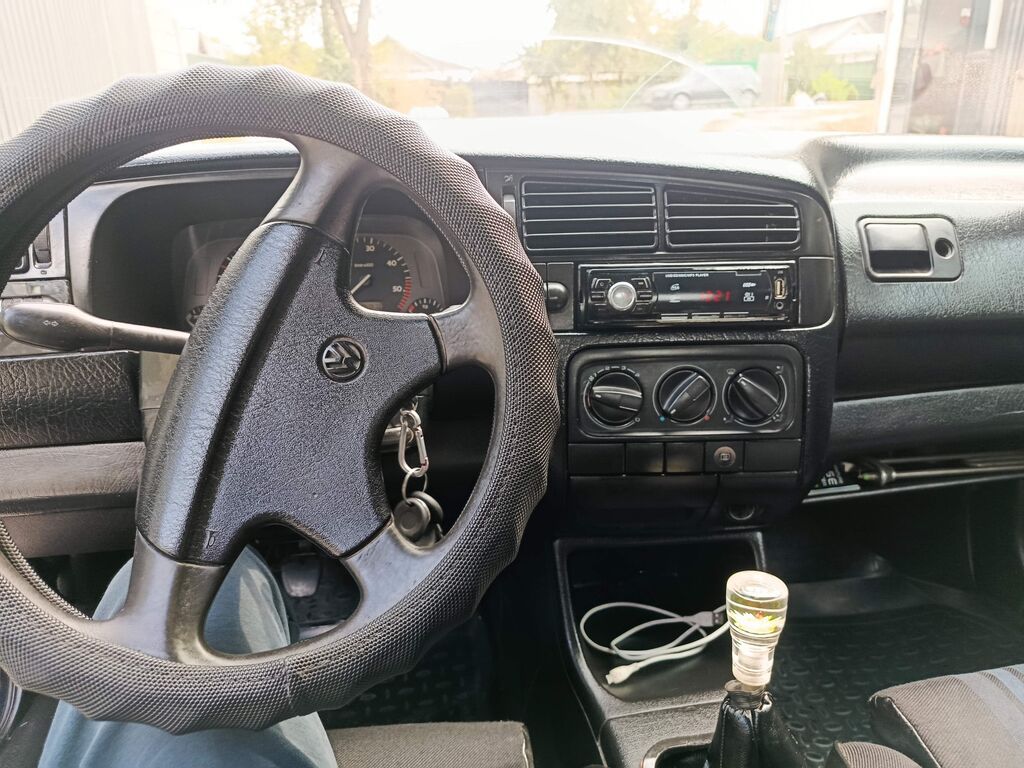 Volkswagen Golf: 1993 г., Механика, Бензин, Хэтчбэк: фото 8