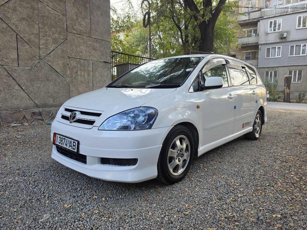Toyota Ipsum: 2003 г., Автомат, Бензин, Минивэн: фото 2