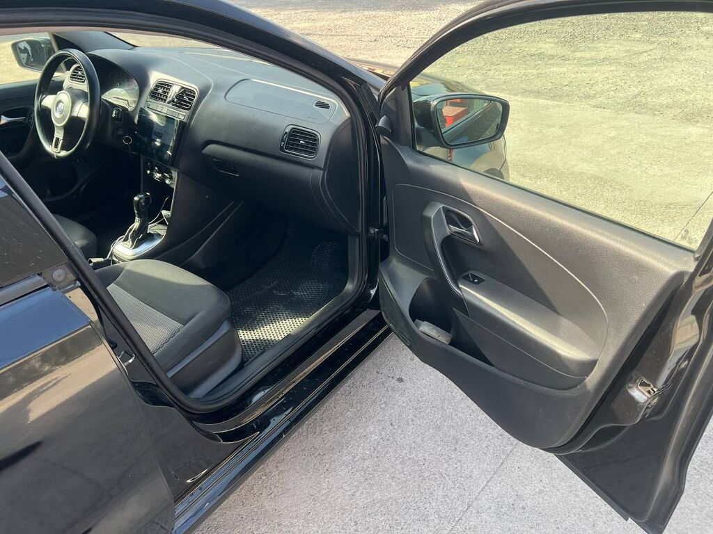 Volkswagen Polo: 2012 г., 1.6 л, Автомат, Бензин, Седан: фото 8