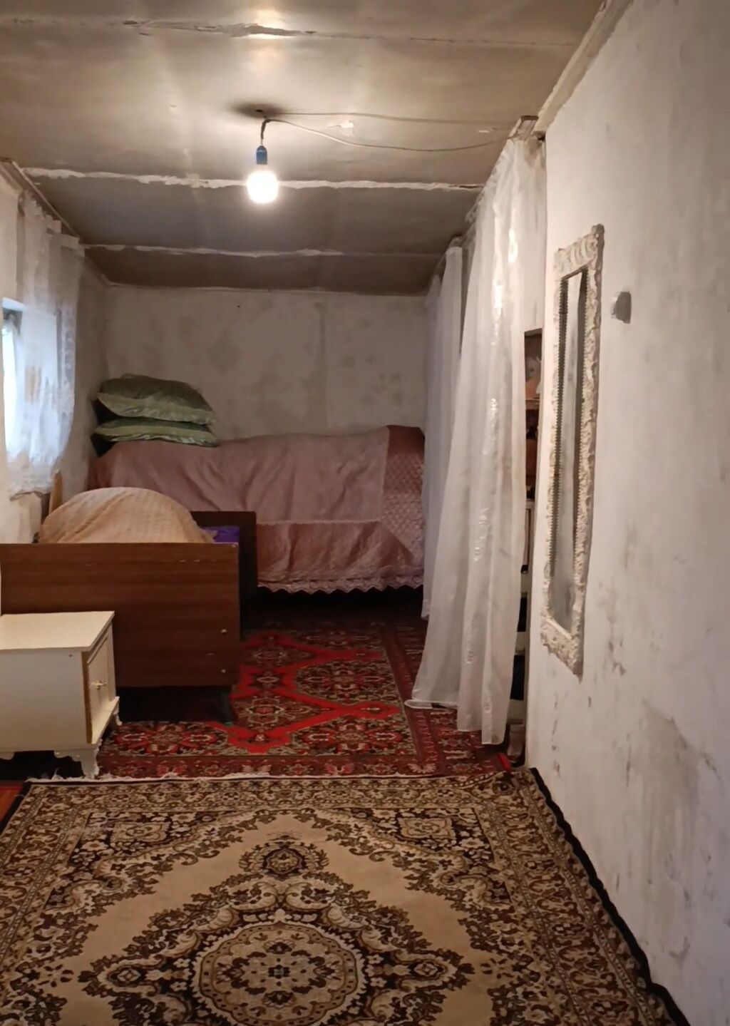 Kirayə üçün həyət evi Təcili kirayə verilir. 2 otaq 1 mətbəx. Ailəyə