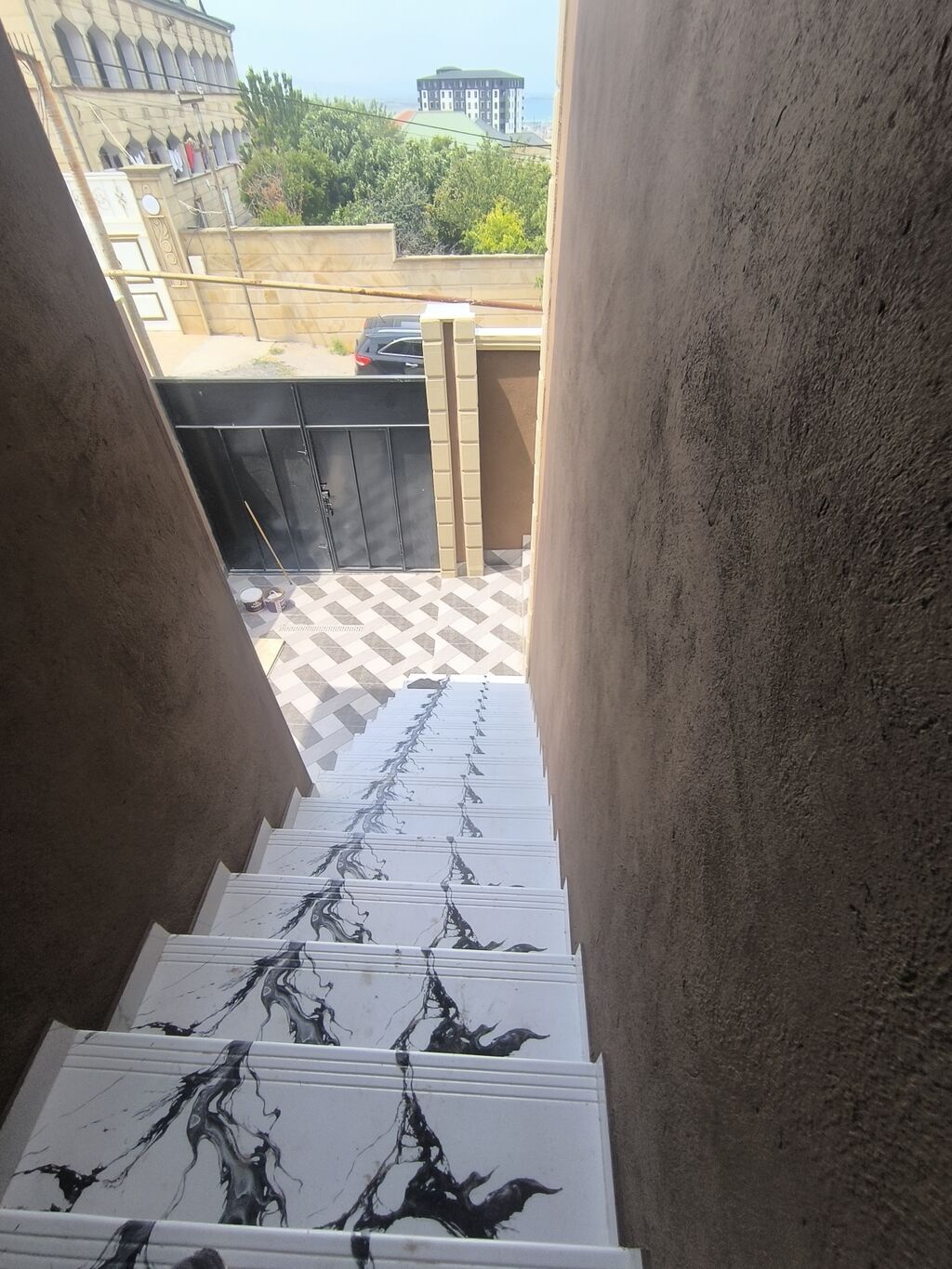 5 otaqlı, 150 kv. m, Yeni təmirli