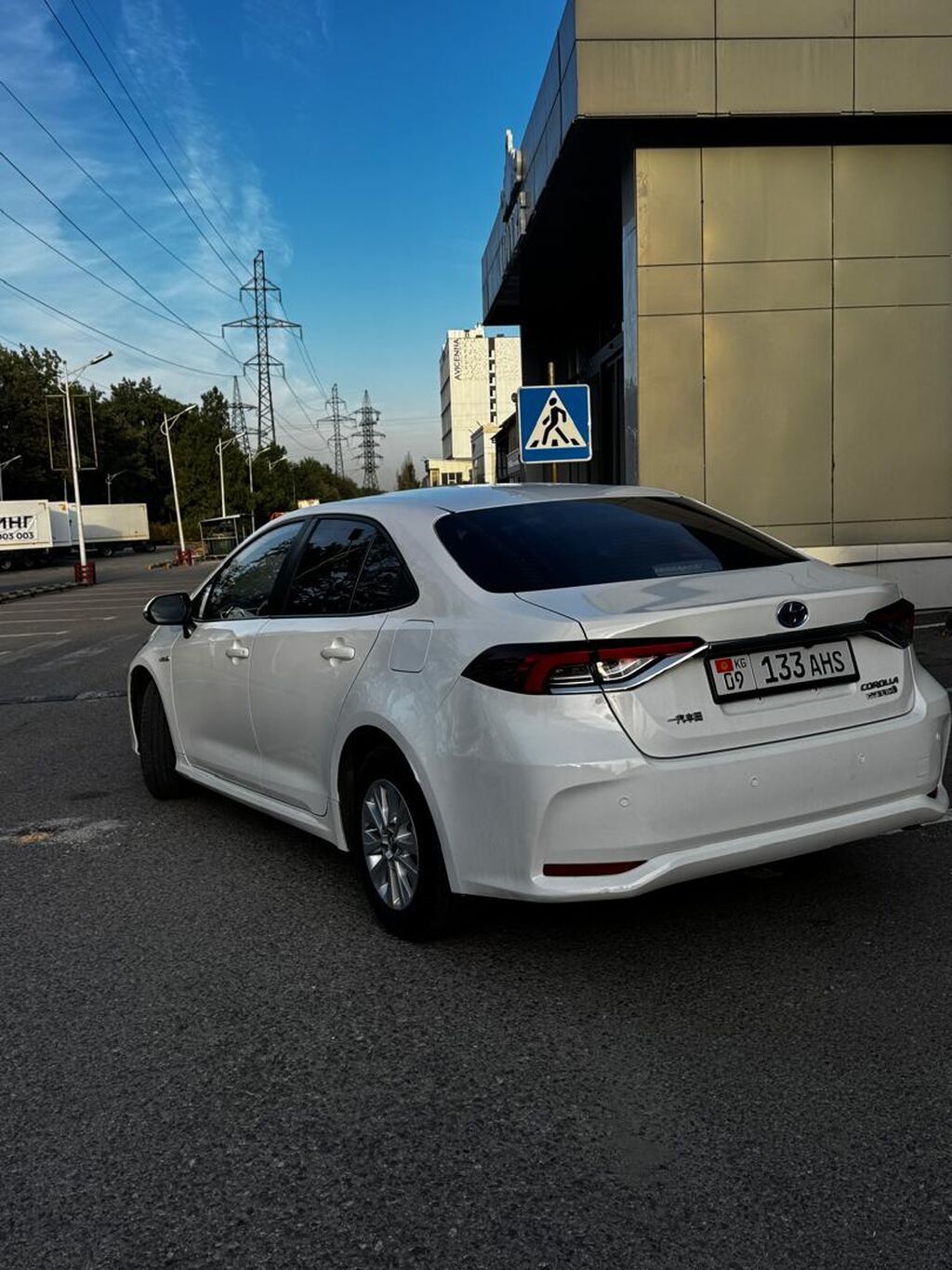 Toyota Corolla: 2021 г., 1.8 л, Вариатор, Гибрид, Седан: фото 4