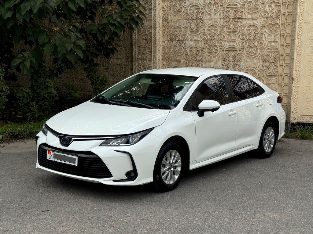 Toyota Corolla: 2019 г., 1.8 л, Вариатор, Гибрид, Седан: фото 3