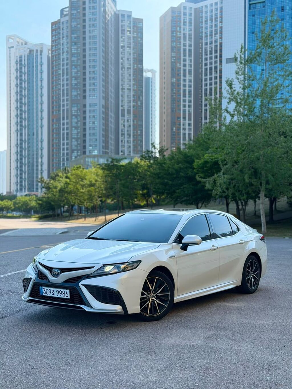 Toyota Camry: 2021 г., 2.5 л, Автомат, Гибрид, Седан: фото 5