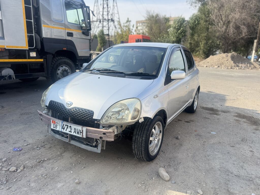 Toyota Vitz: 2004 г., 1.3 л, Автомат, Бензин, Хэтчбэк: фото 3
