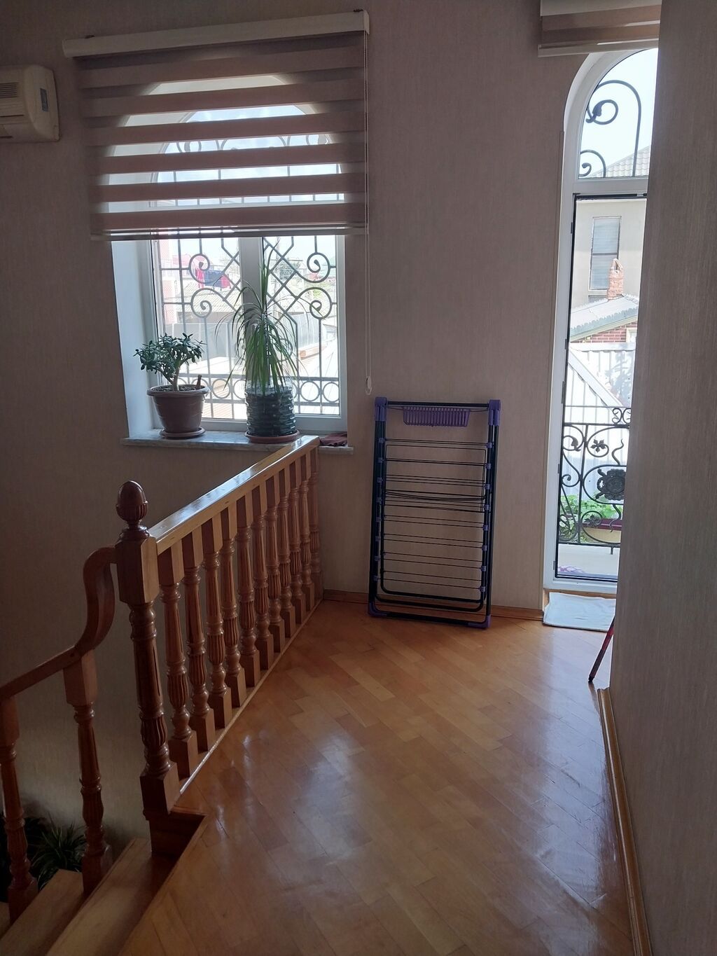 Bakıxanov qəs. 4 otaqlı, 190 kv. m, Orta təmir
