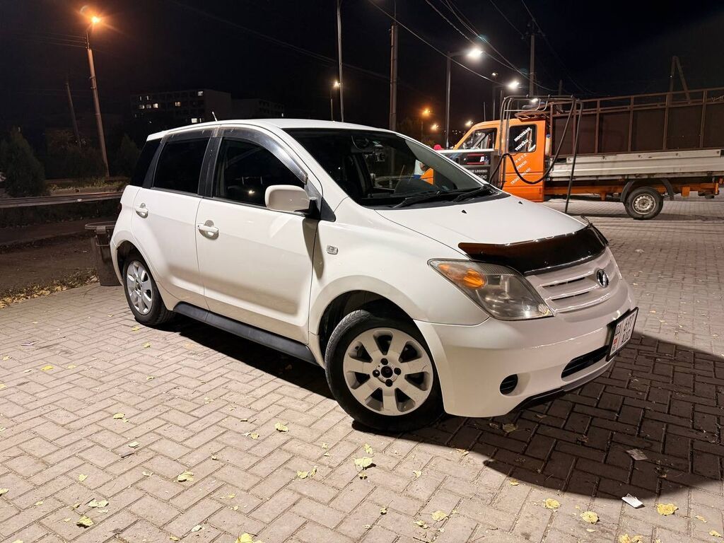 Toyota Ist: 2004 г., 1.3 л, Автомат, Бензин: фото 3
