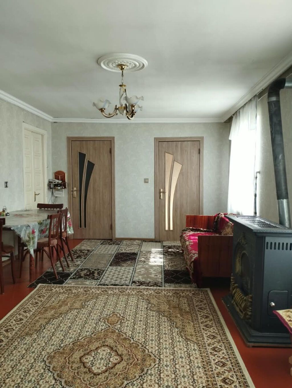 Şamaxıda 2 mərtəbəli, bağçalı həyət evi kirayə verilir. Ailəli şəxslər