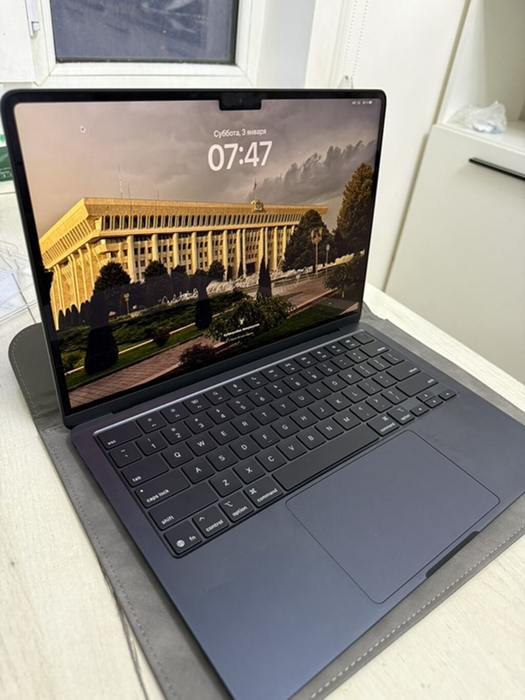 Apple MacBook Air 13.6" (чёлка), чёрный цвет Midnight Характеристики: фото 2