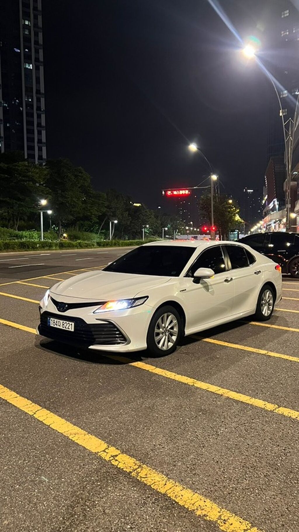 Toyota Camry: 2022 г., 2.5 л, Автомат, Гибрид, Седан: фото 6