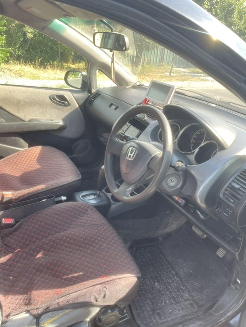 Honda Fit: 2004 г., 1.3 л, Автомат, Бензин, Хэтчбэк: фото 5
