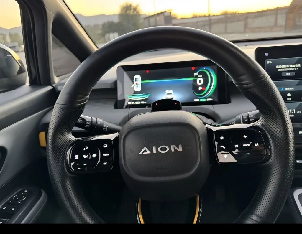 Aion Y 2021г.в. Просторный вместительный салон. Электрокар запас хода: фото 5