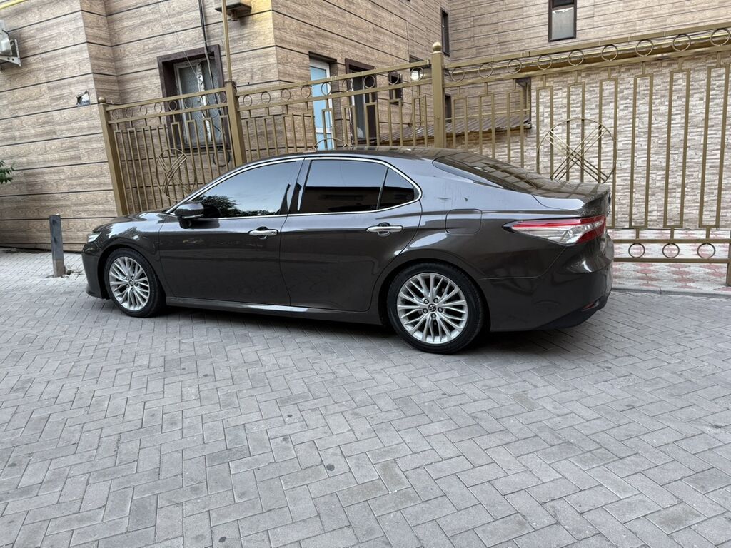 Toyota Camry: 2018 г., 2.5 л, Автомат, Бензин, Седан: фото 2