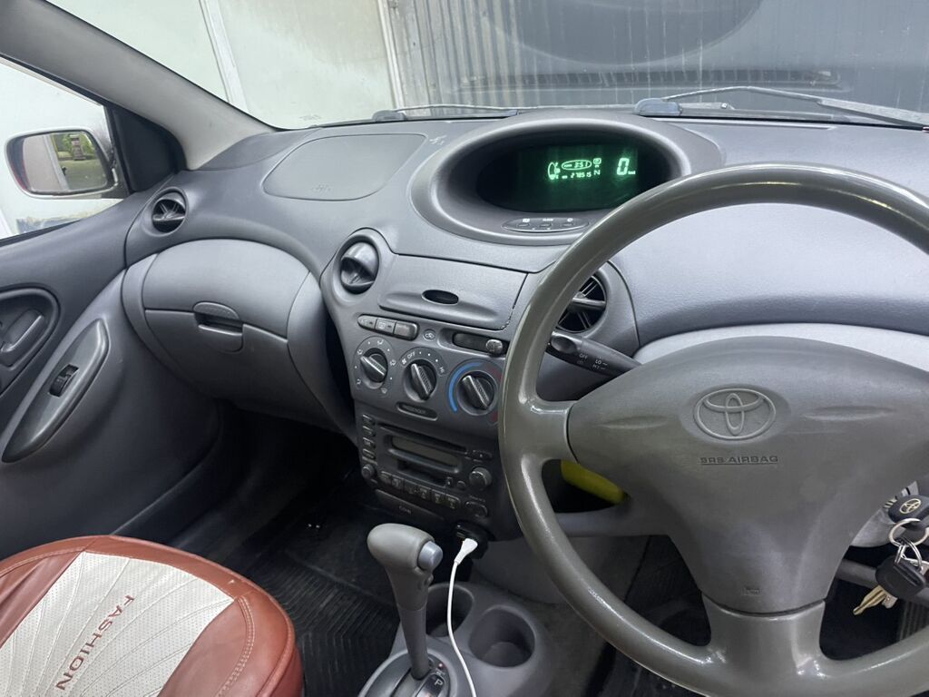 Toyota Vitz: 2000 г., 1 л, Автомат, Бензин, Хэтчбэк: фото 7