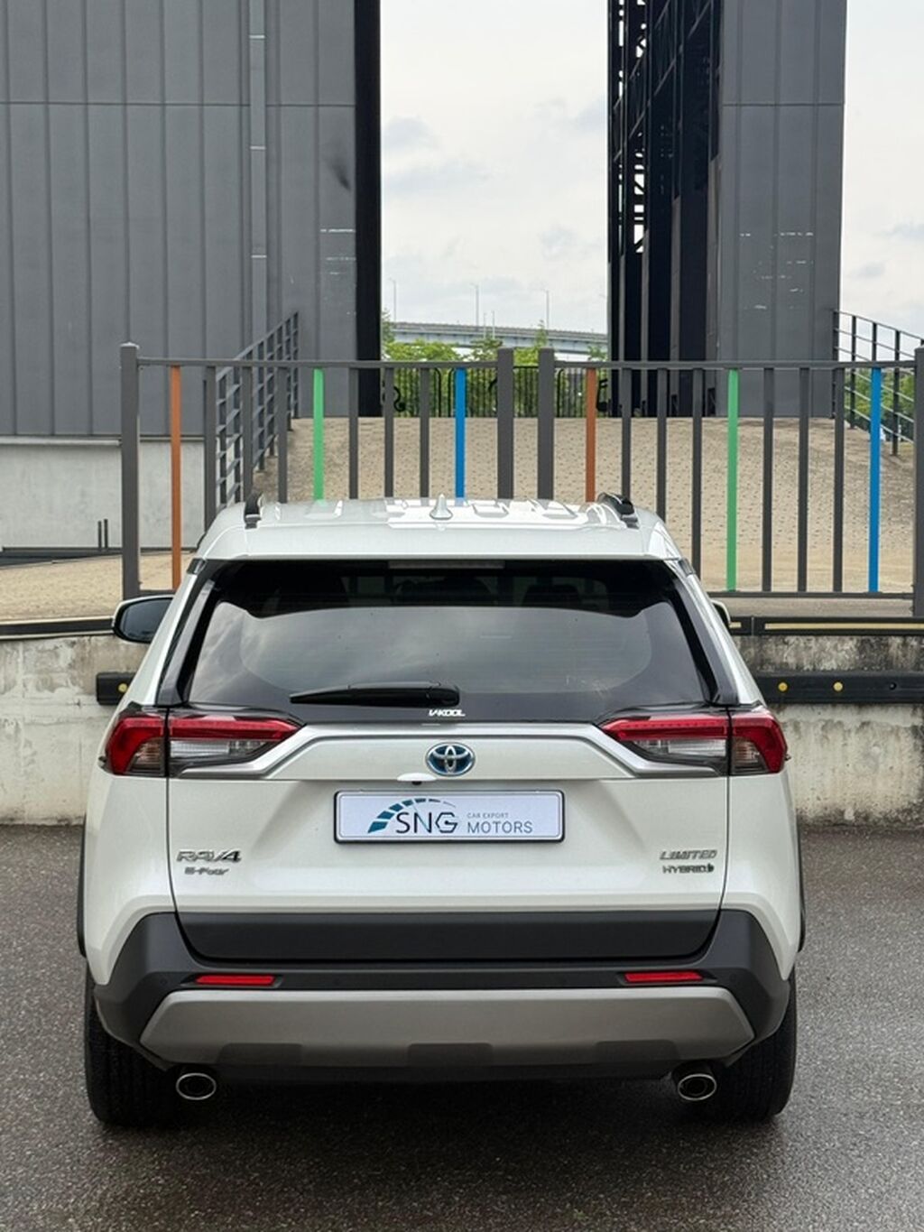 Toyota RAV4: 2022 г., 2.5 л, Автомат, Гибрид, Кроссовер — фото 3