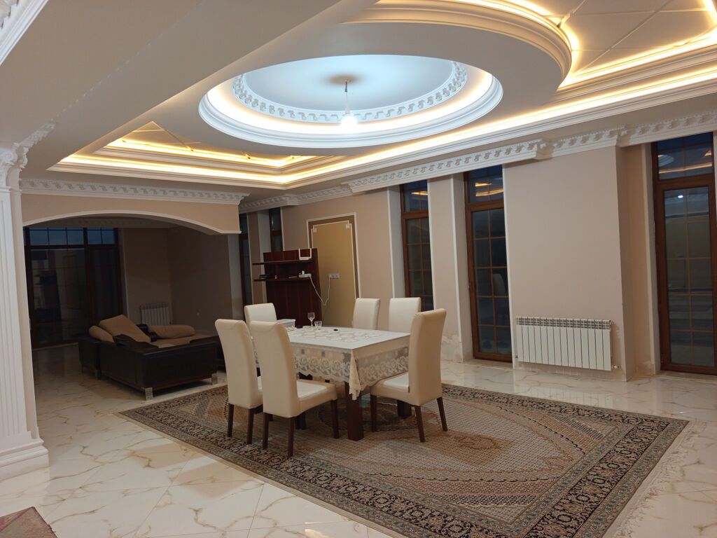 300 kv. m, 3 otaqlı, Hovuzlu, Qaz, Kanalizasiya, Kombi