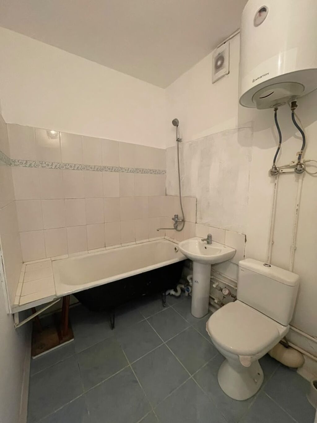 1 комната, 33 м², 12 мкр 105 серия, 5 этаж, Старый ремонт: фото 3