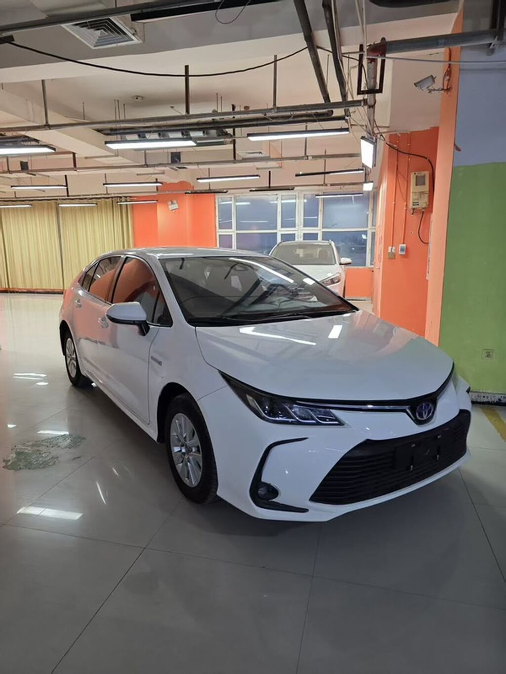 Toyota Corolla: 2021 г., 1.8 л, Вариатор, Гибрид, Седан: фото 2
