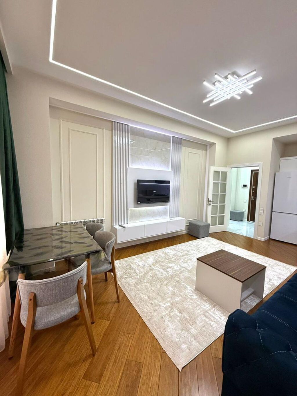 Gənclik metrosuna yaxın 2 otaqlı mənzil kirayə verilir. 70 m² 4-cü