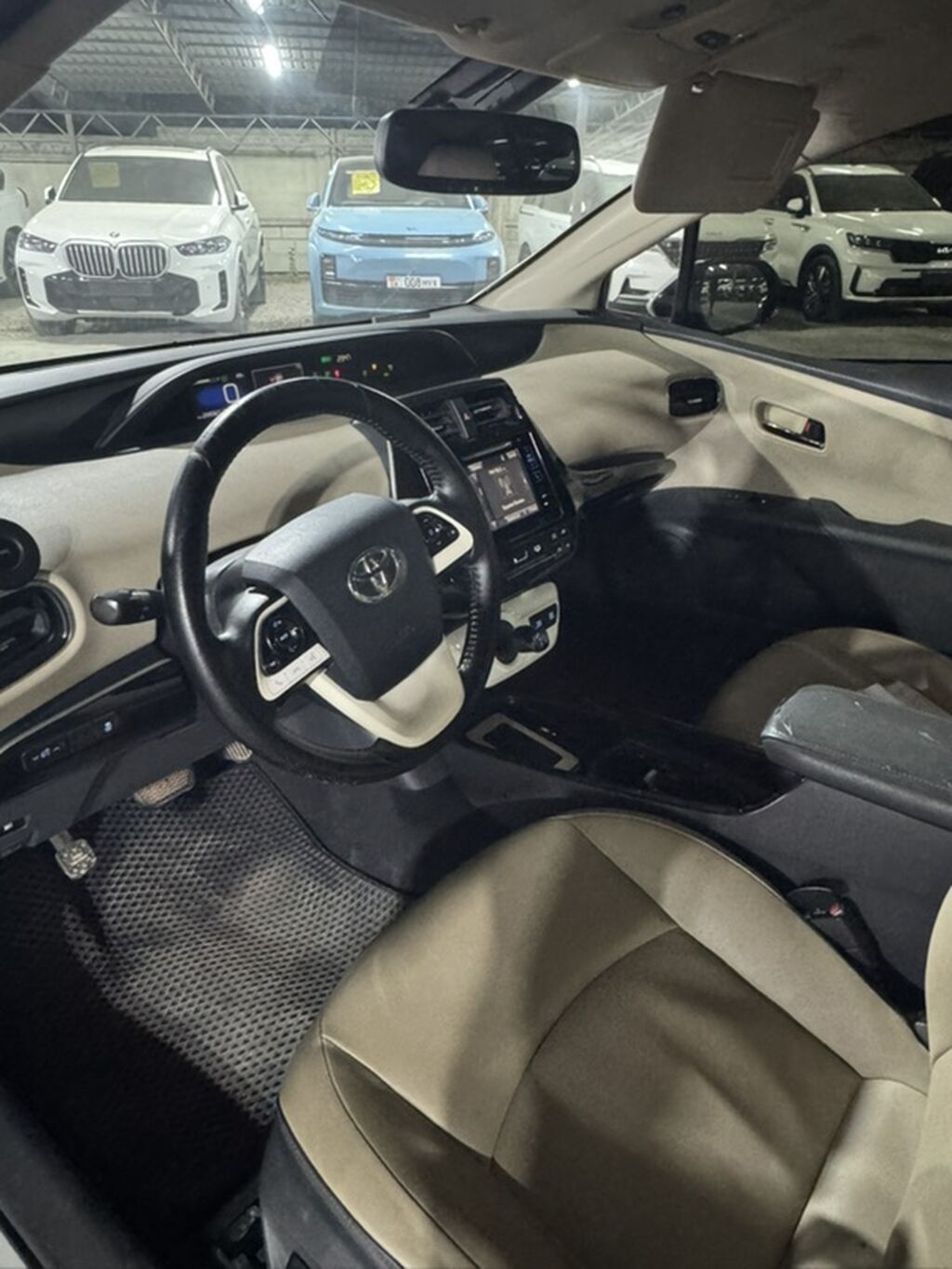 Toyota Prius: 2016 г., 1.8 л, Вариатор, Гибрид, Хэтчбэк: фото 4