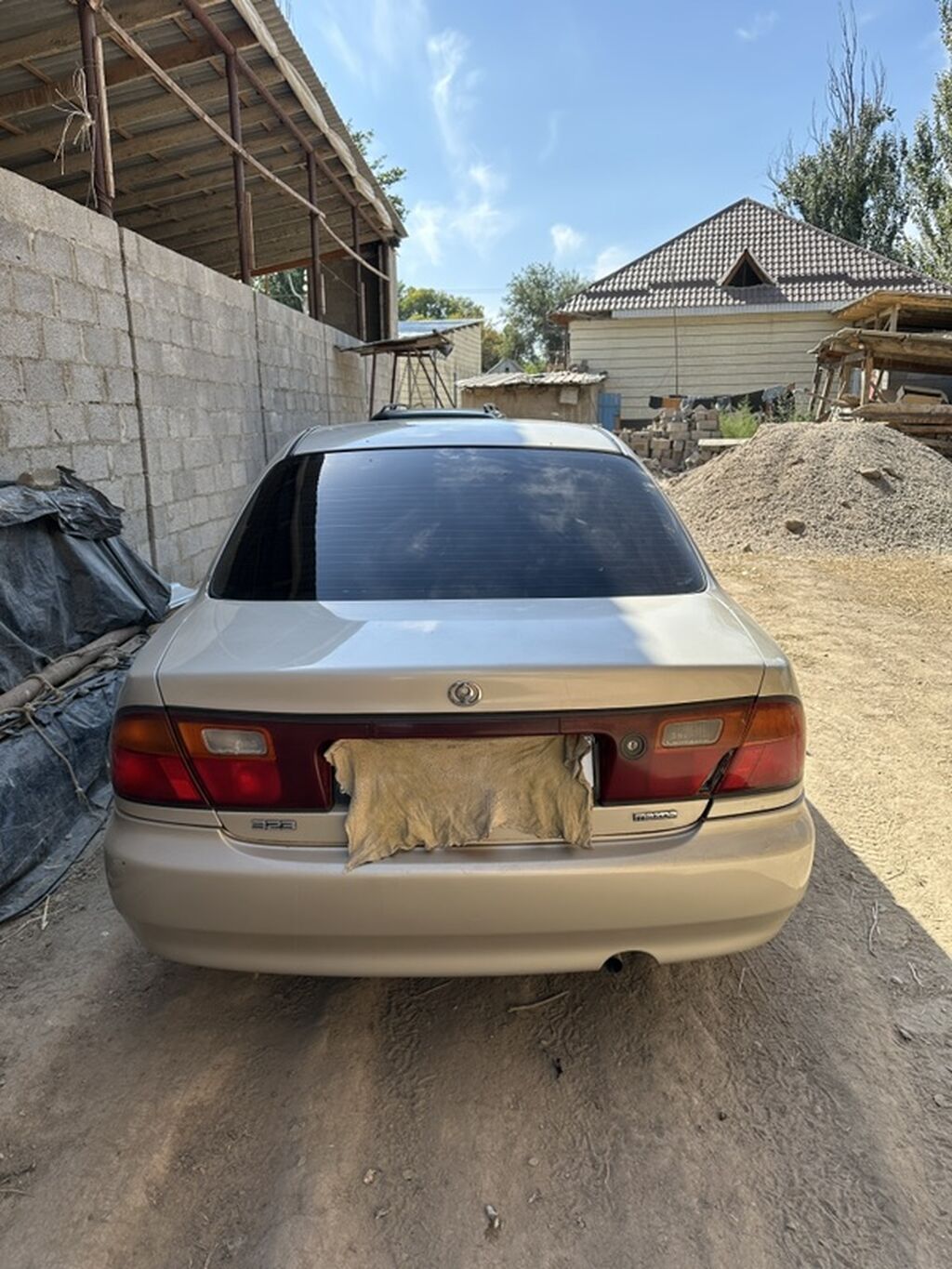 Mazda 323: 1996 г., 1.6 л, Механика, Бензин, Седан: фото 4