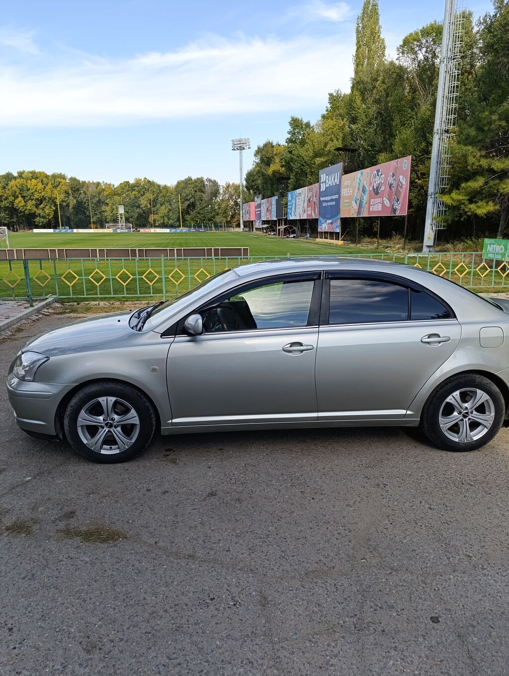 Toyota Avensis: 2006 г., 2 л, Автомат, Бензин, Седан: фото 2