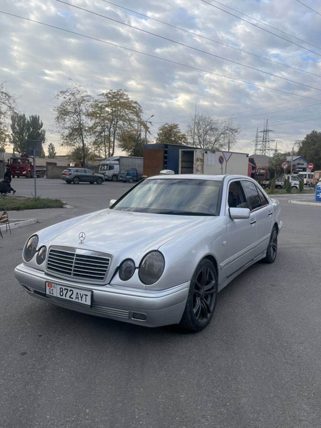 Mercedes-Benz E-Class: 1999 г., 3.2 л, Автомат, Бензин, Седан: фото 2