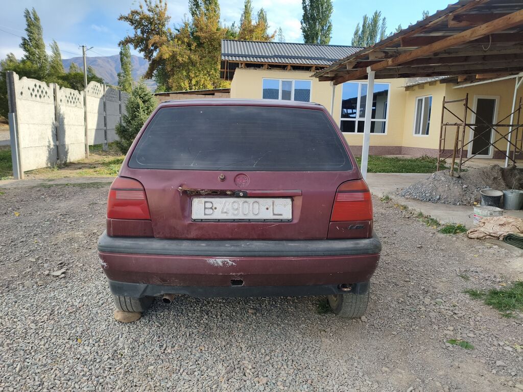 Volkswagen Golf: 1992 г., 1.8 л, Механика, Бензин, Хэтчбэк: фото 4