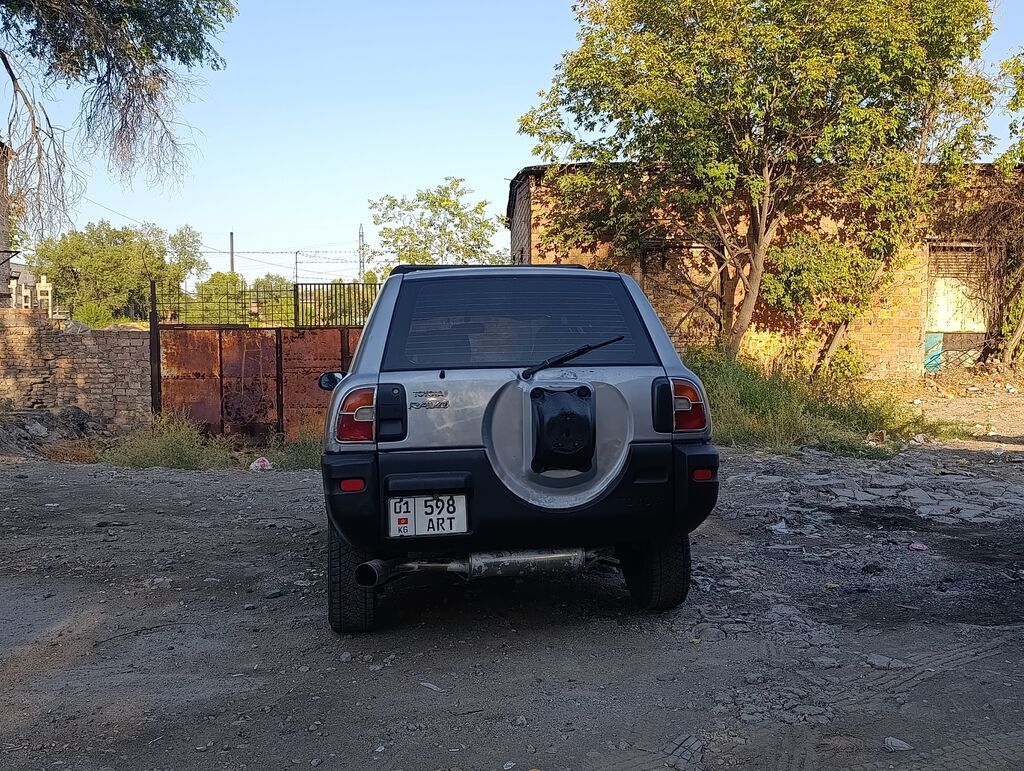 Toyota RAV4: 1996 г., 2 л, Автомат, Бензин, Внедорожник: фото 4