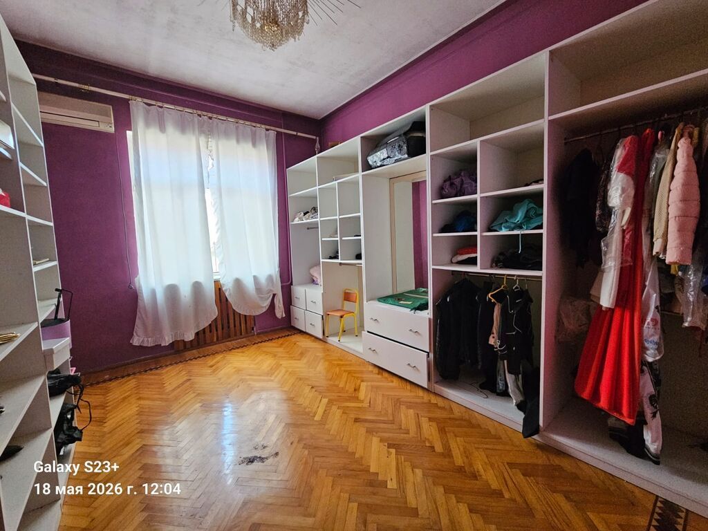 10 otaq, 377 kv. m, Yeni təmirli