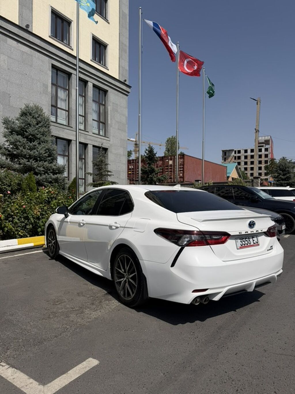 Toyota Camry: 2023 г., 2.5 л, Автомат, Гибрид, Седан: фото 3