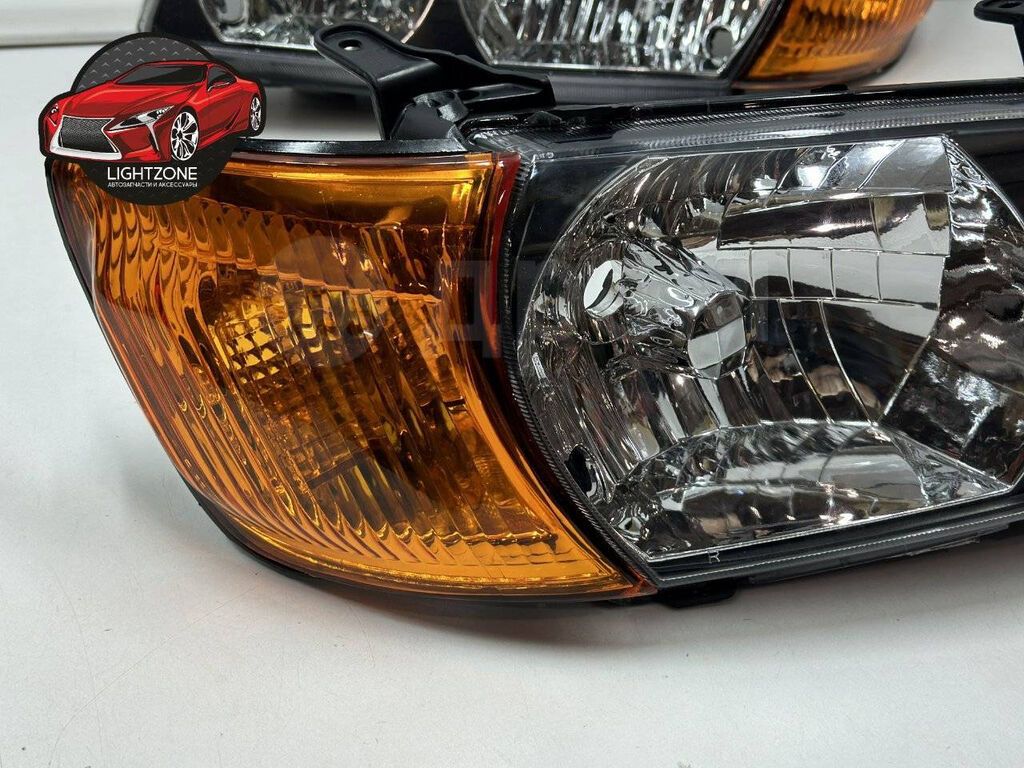 Комплект передних фар Toyota Новый: фото 2