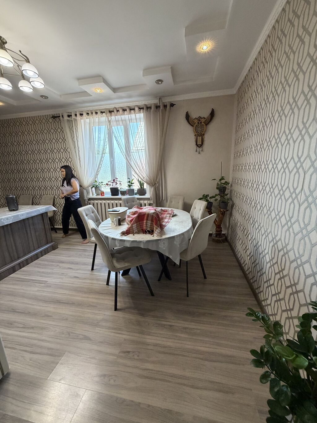 Ак Ордо 1 150м2, зал, кухня, холл, сан узел, 4 спальных комнат на 2: фото 8