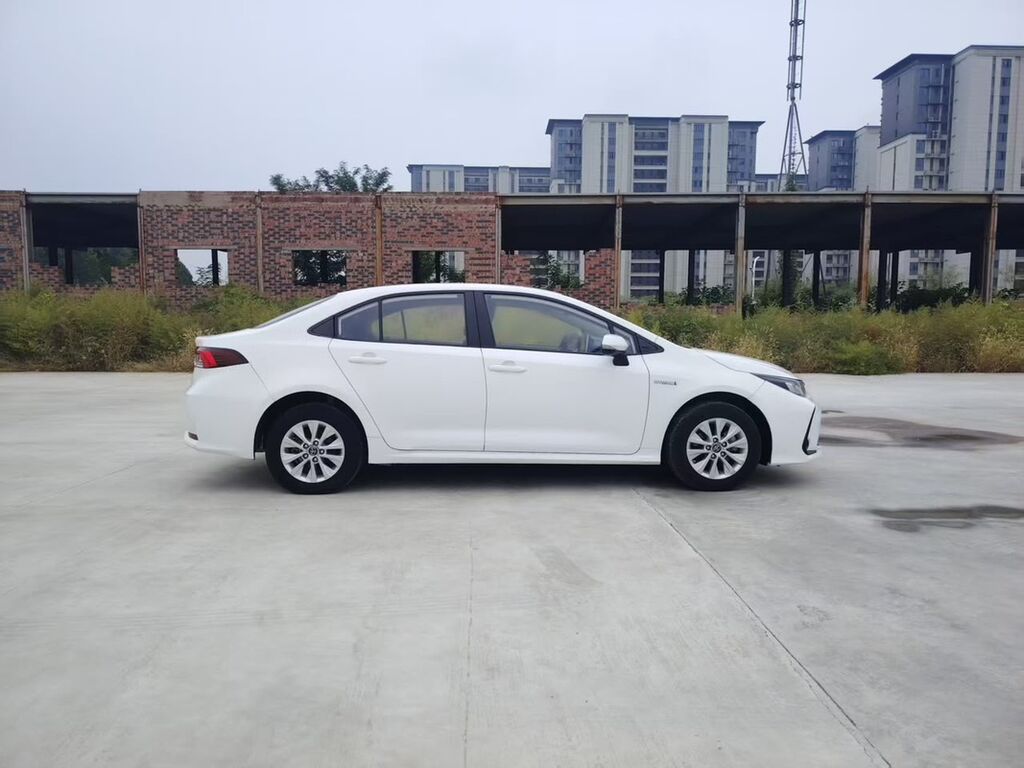 Toyota Corolla: 2021 г., 1.8 л, Вариатор, Гибрид, Седан: фото 7