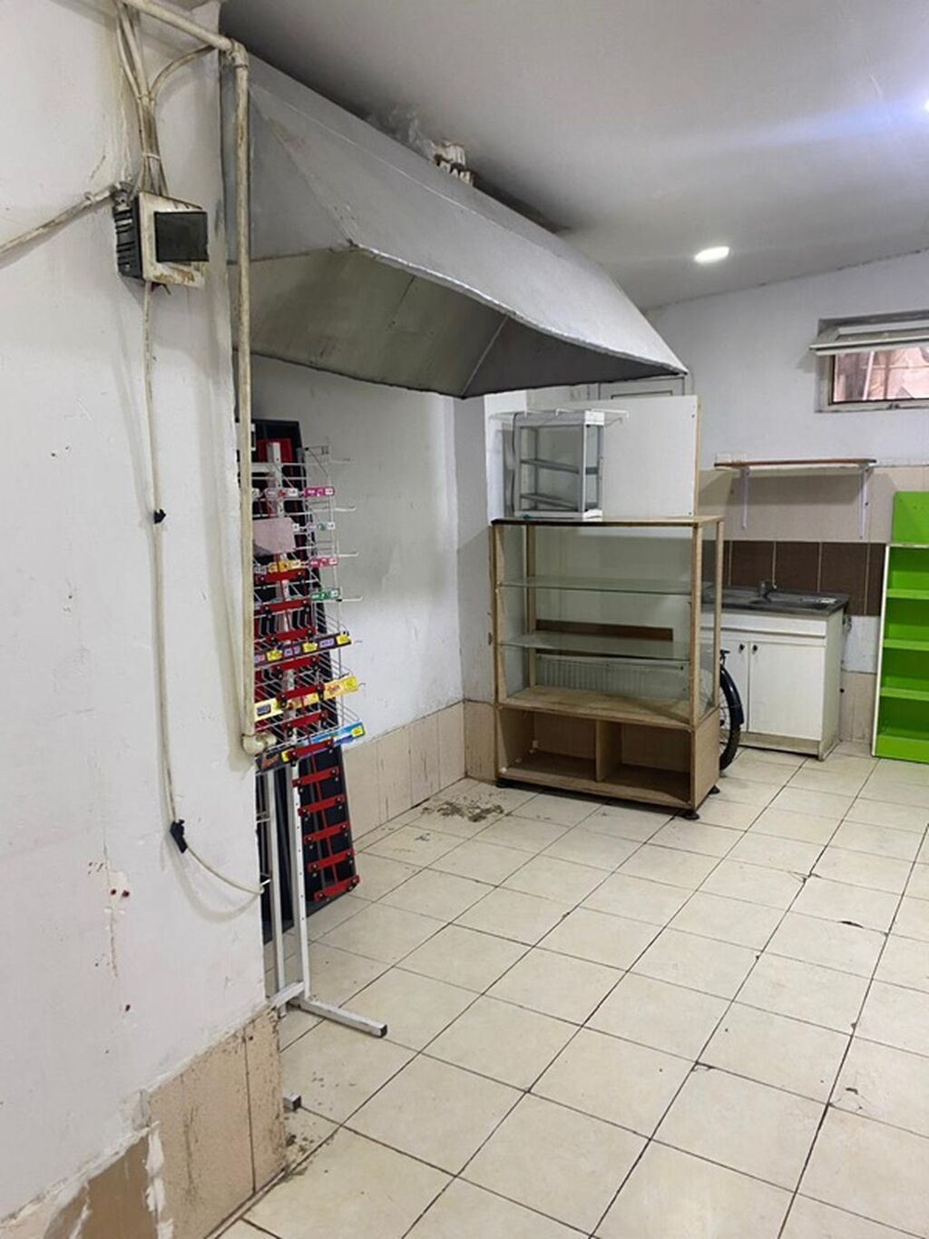İcarəyə obyekt – 35 kv.m - Təyinat: kiçik mağaza, fast-food