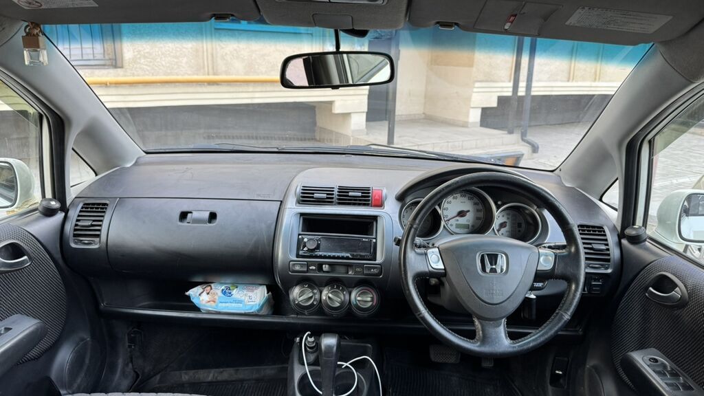 Honda Fit: 2003 г., 1.5 л, Вариатор, Бензин, Хэтчбэк: фото 6