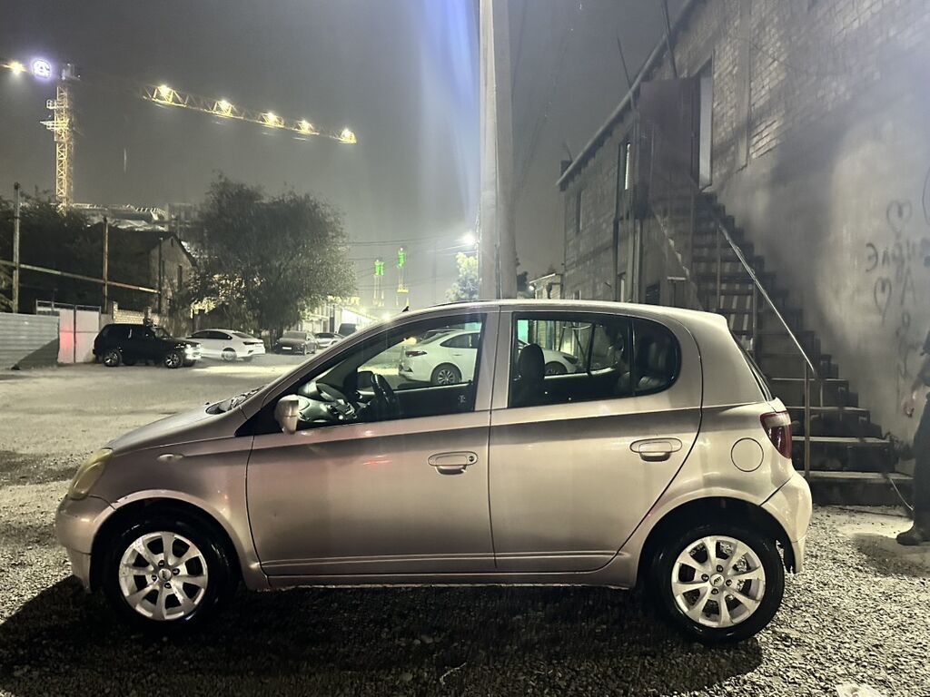 Toyota Vitz: 2001 г., 1 л, Автомат, Бензин, Хэтчбэк: фото 2