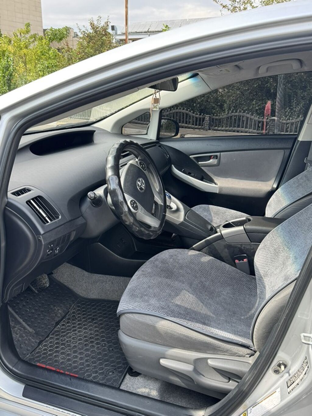 Toyota Prius: 2012 г., 1.8 л, Автомат, Гибрид, Лифтбек: фото 7