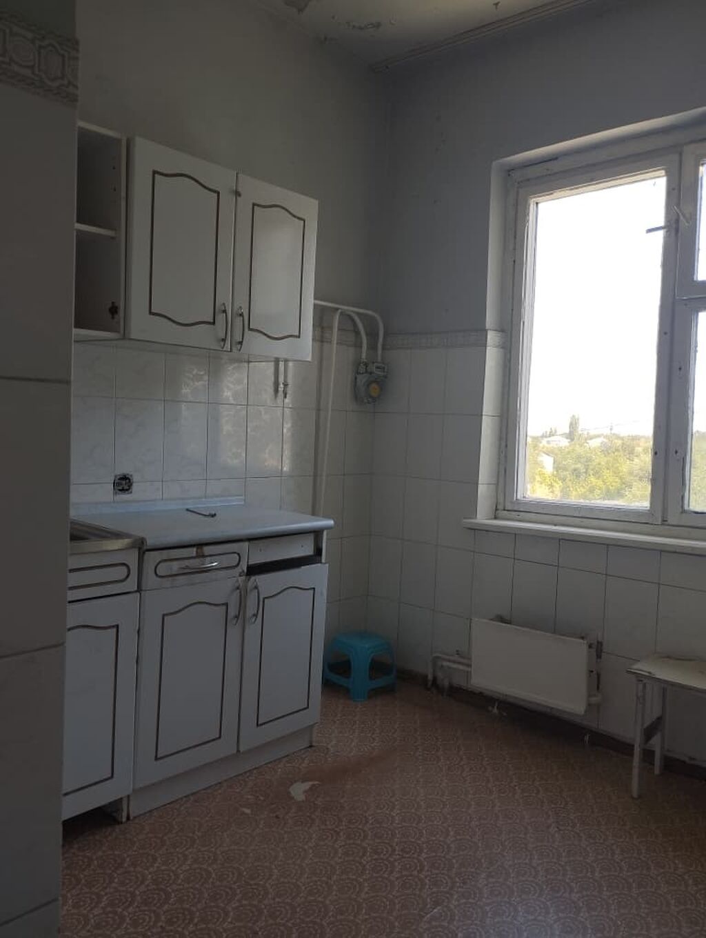 3 комнаты, 61 м², Кызыл Аскер 105 серия, 5 этаж, Требуется ремонт