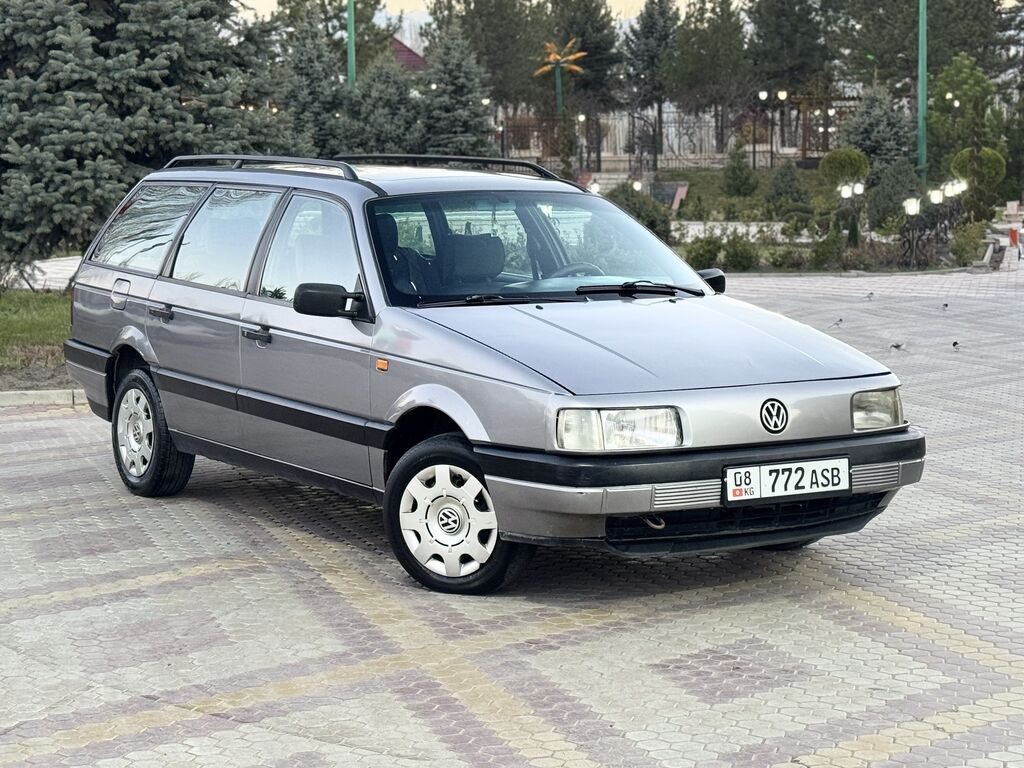 Volkswagen Passat: 1993 г., 1.8 л, Механика, Бензин, Универсал: фото 1