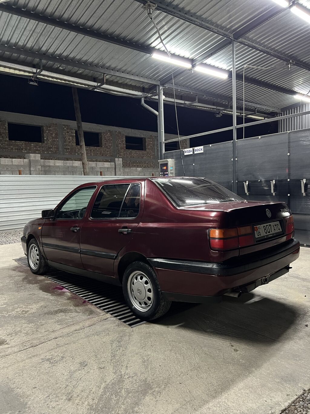 Volkswagen Vento: 1992 г., Бензин, Седан: фото 3