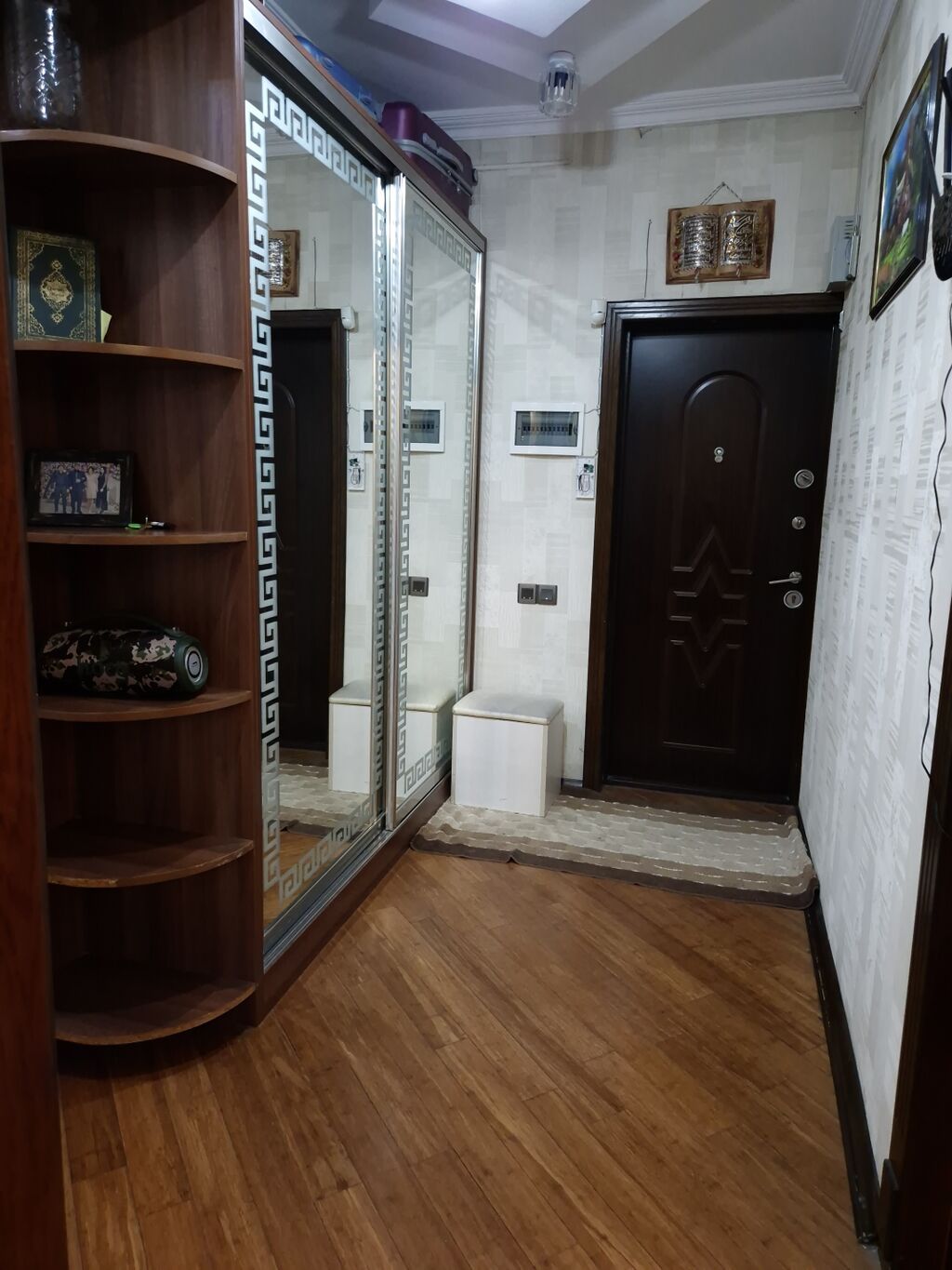 Bakı, 3 otaqlı, Köhnə tikili, m. Xalqlar Dostluğu, 85 kv. m