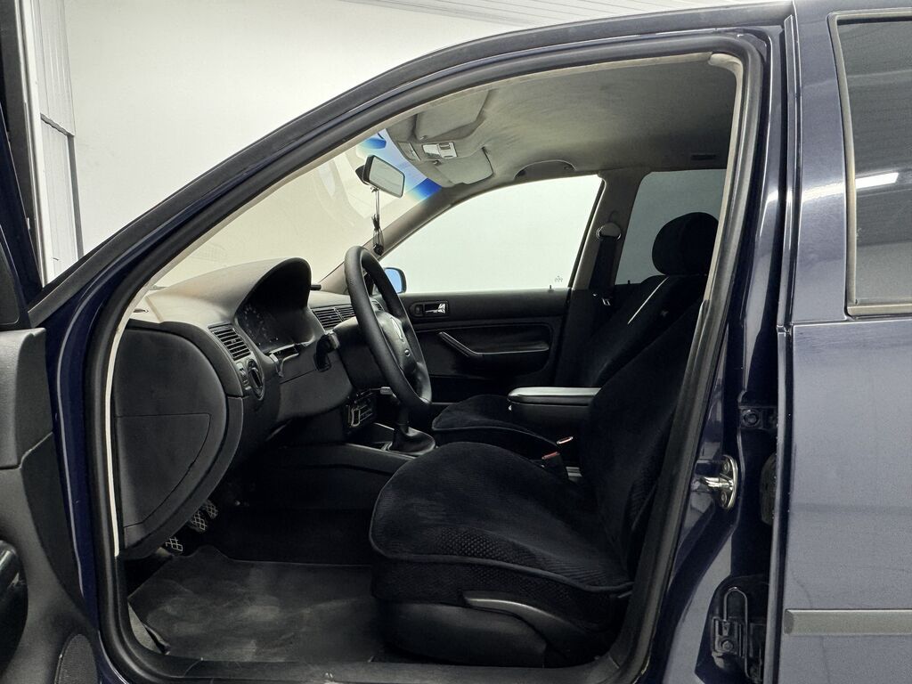 Volkswagen Golf: 1998 г., 1.4 л, Механика, Бензин, Хэтчбэк: фото 7