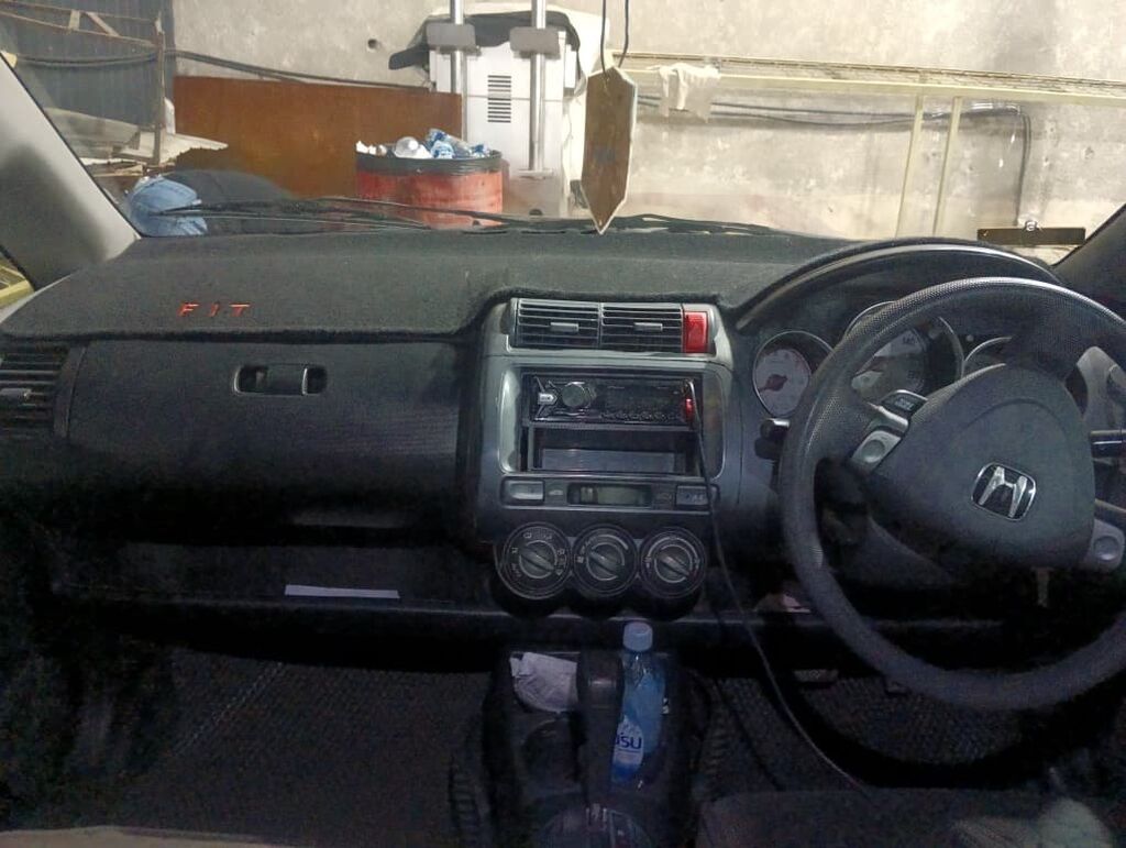 Honda Fit: 2003 г., 1.5 л, Вариатор, Бензин, Хэтчбэк: фото 5