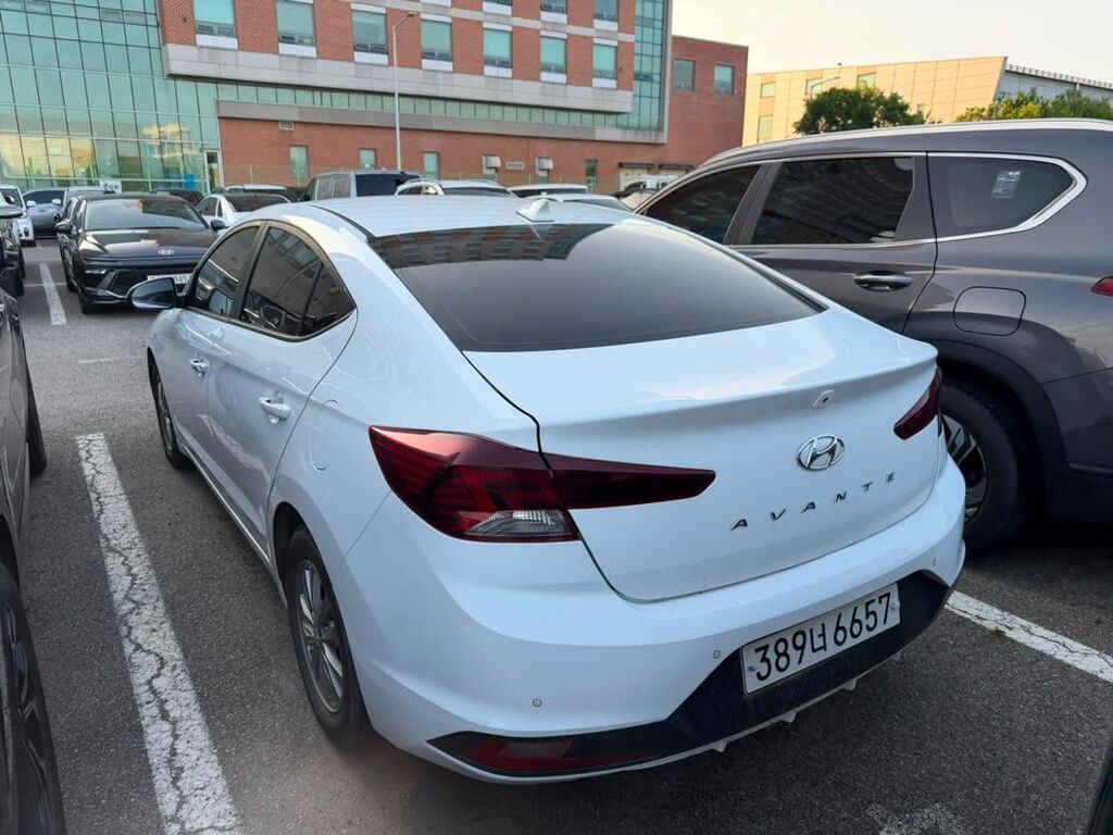 Hyundai Avante: 2019 г., 1.6 л, Автомат, Бензин, Седан: фото 2