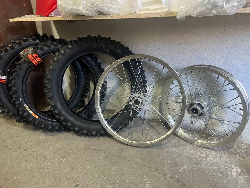 Диски и резина на эндуро .диски R18-6000R21 -5500.резина R18-21: фото 1