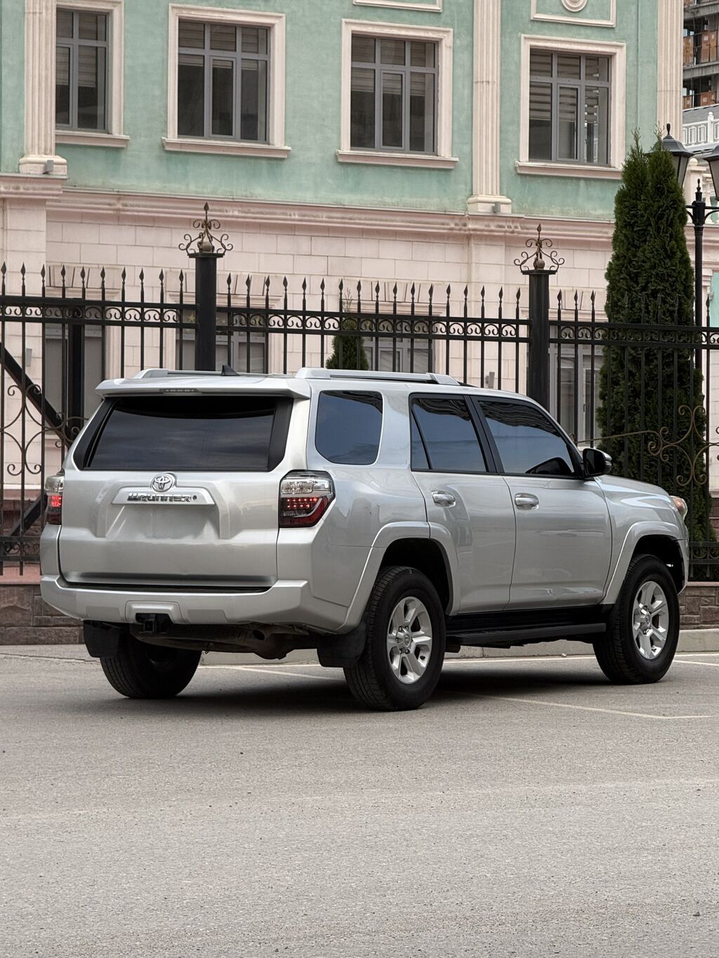 Toyota 4Runner: 2017 г., 4 л, Автомат, Бензин, Внедорожник — фото 6