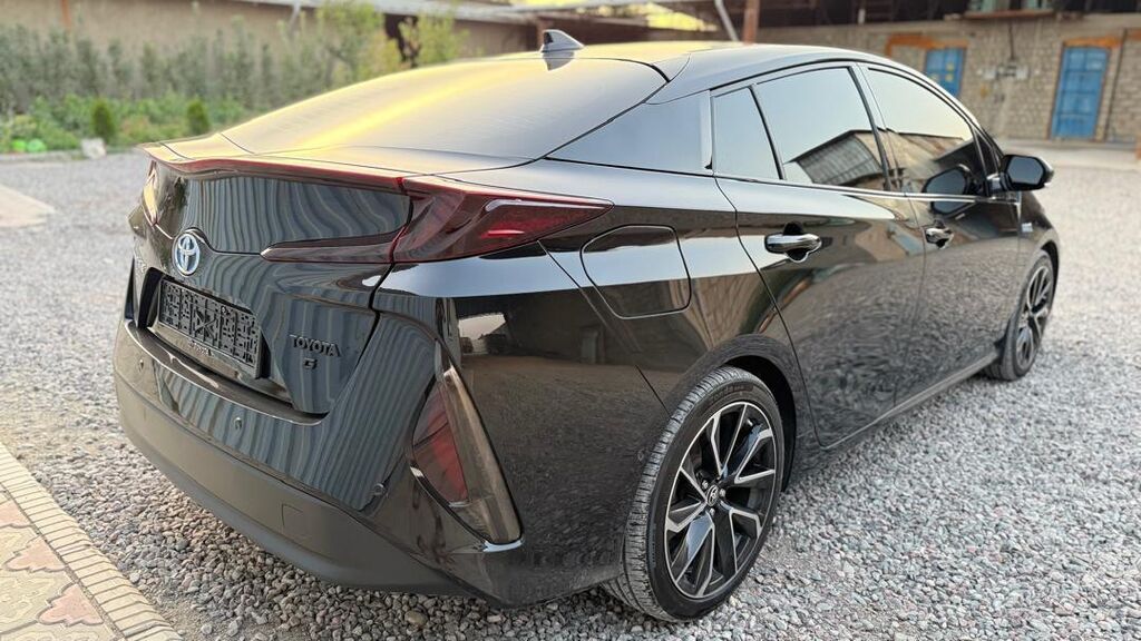 Toyota Prius: 2019 г., 1.8 л, Автомат, Гибрид, Хэтчбэк: фото 4