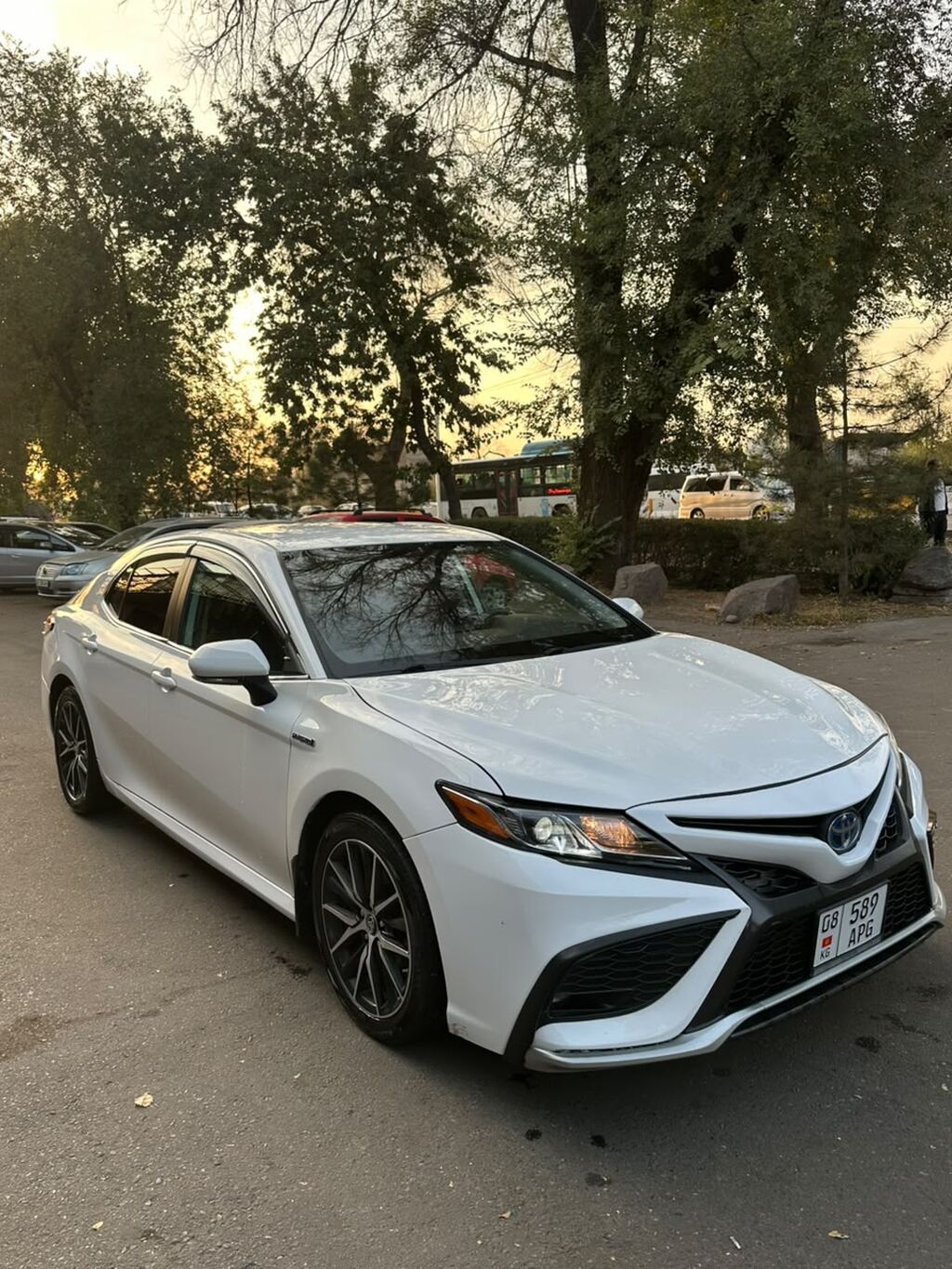 Toyota Camry: 2021 г., 2.5 л, Вариатор, Гибрид, Седан: фото 3